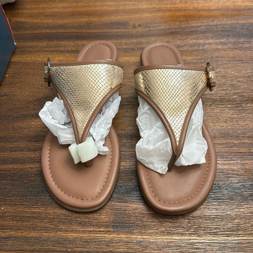 Aerosoles Clarity Thong Sandal Gold Snake size 10.5